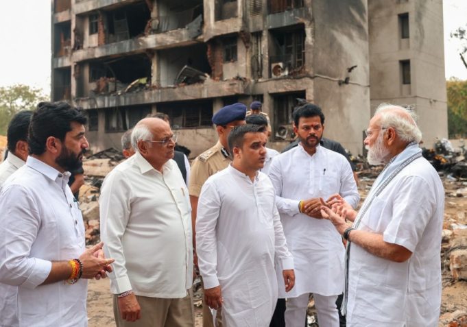 PM Visits Crash Site