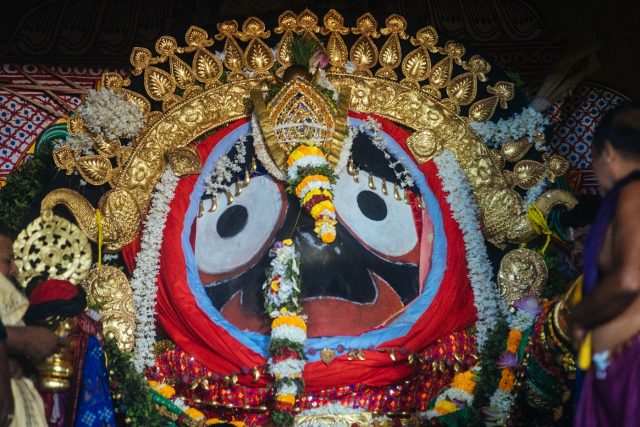 Huge Rush For Suna Besha