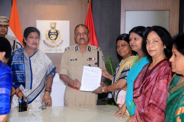 ବିଧାୟକଙ୍କ ଗିରଫ ଦାବିରେ ସ୍ମାରକପତ୍ର