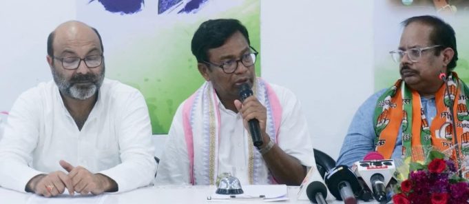 ଘରୋଇ ବିତରକ ଜରିଆରେ ସାର ବିକ୍ରି ବନ୍ଦ କର