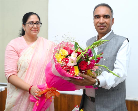 କାର୍ଯ୍ୟଭାର ଗ୍ରହଣ କଲେ ସୁରେଶ କୁମାର ବଶିଷ୍ଠ