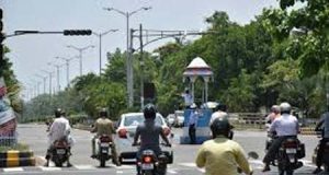 ଟ୍ରାଫିକ ଛକରେ ଲୋକେ ଛଟପଟ
