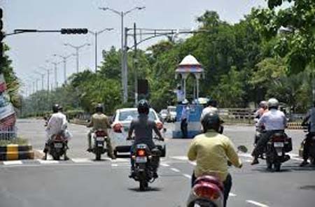 ଟ୍ରାଫିକ ଛକରେ ଲୋକେ ଛଟପଟ