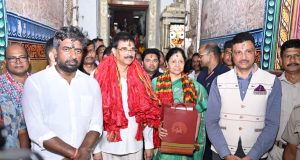 Guv Prayers At Srimandir