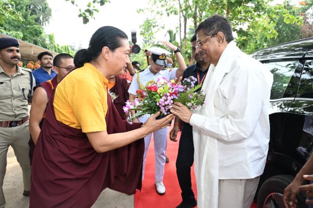 Governor Visits Jirang Monastery