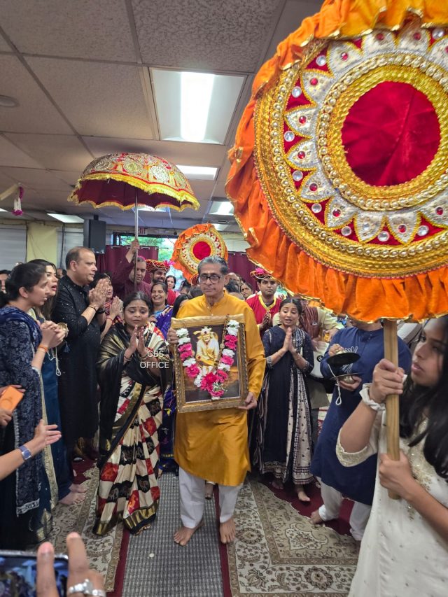 Guruji Graces Sai Sandhya