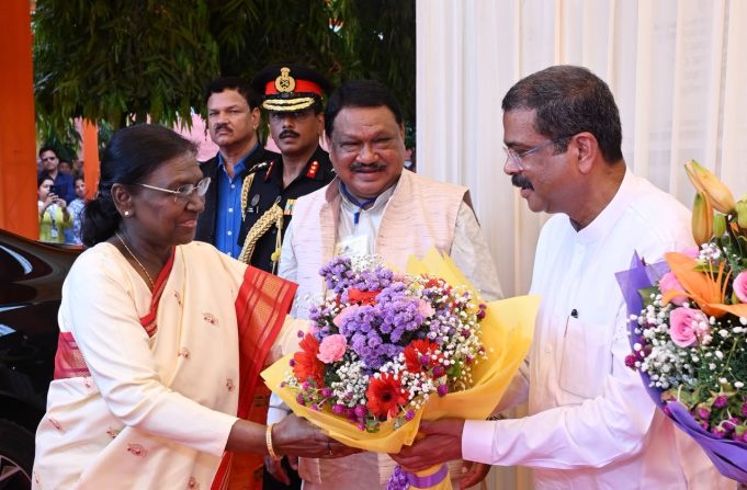 President Unveils Utkalmani Statue