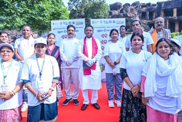 CM Drives City Clean Program